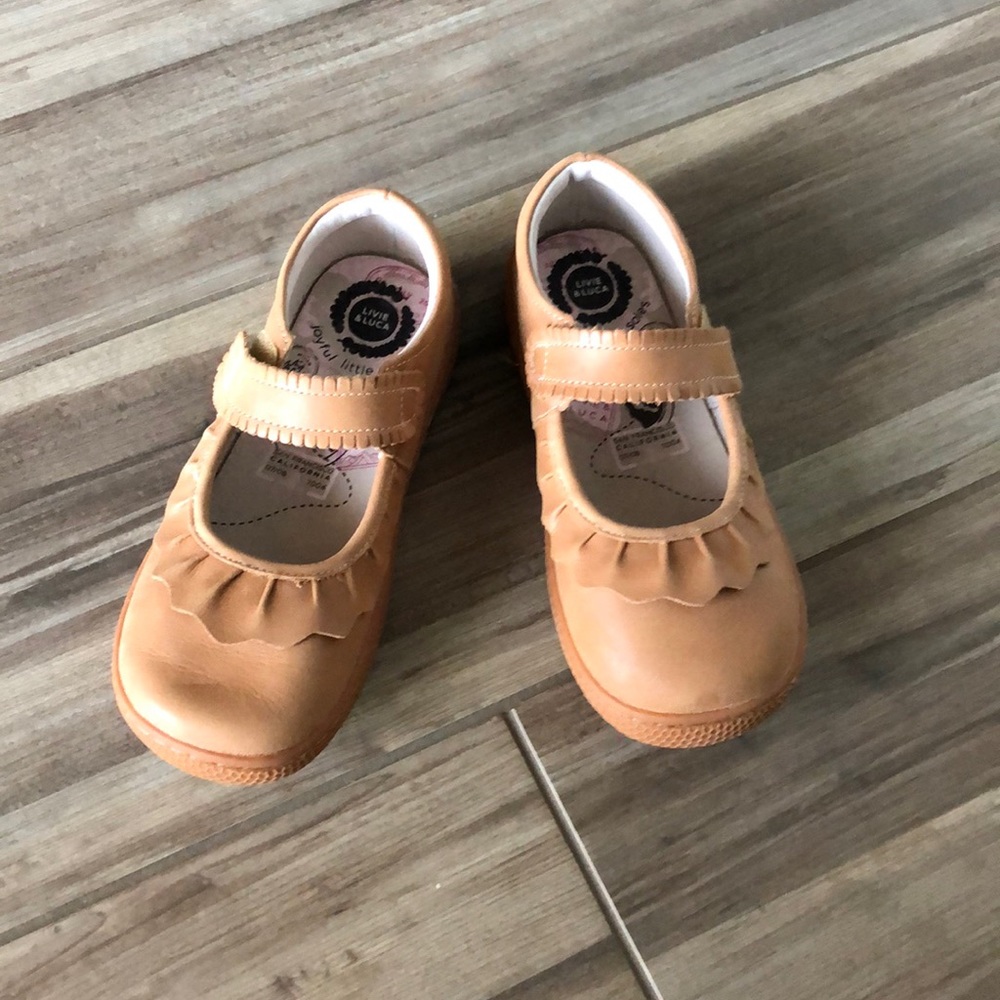 Never worn Livie and Luca RUCHE CLASSIC Mary Jane in 
Caramel big kids size 1
